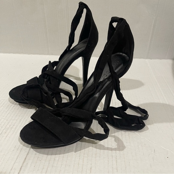 Women’s Wild Diva Black Faux Suede Strappy Stilleto Heels Size 8.5 US! - Picture 4 of 9